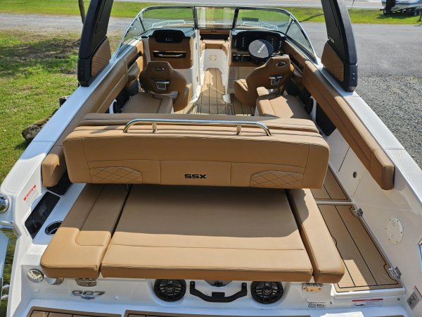 New 2025  powered Chaparral Boat for sale